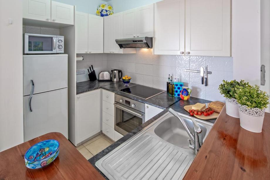 207 Kings Palace Seaview بافوس المظهر الخارجي الصورة